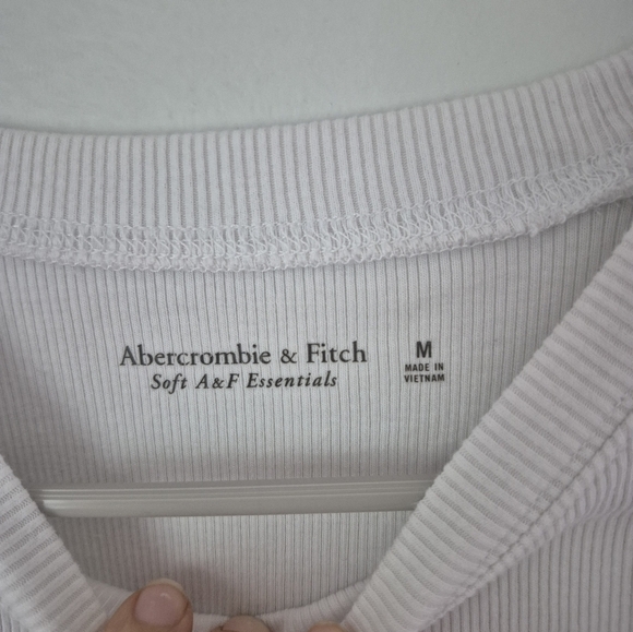 Abercrombie & Fitch Soft A&F Essentials White Fitted Tee - Picture 2 of 3